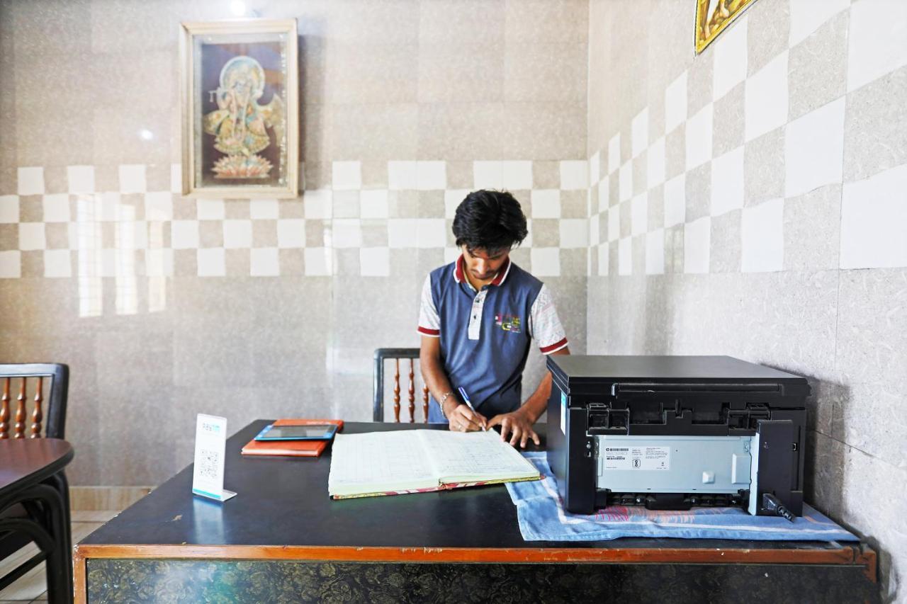 Oyo 44361 Shri Lajjaram Ashram 호텔 Vrindāvan 외부 사진